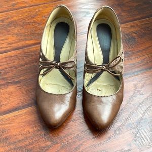 Naturalizer Collina womens pump, leather upper, light brown color, size 4.5